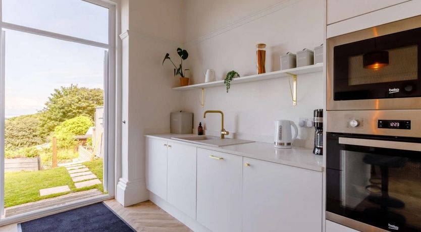 Photo of 6 Bed in Ilfracombe