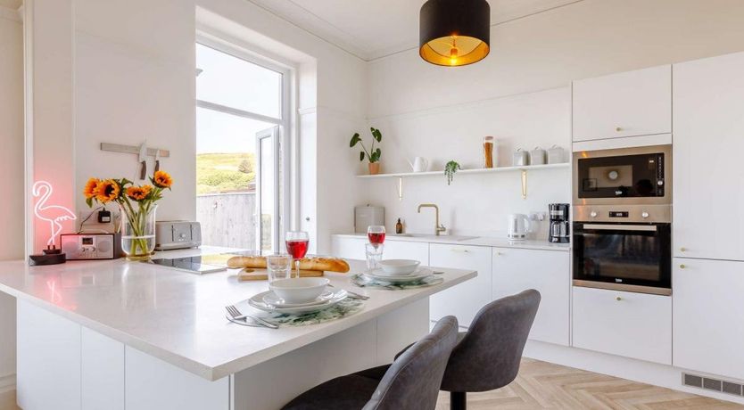 Photo of 6 Bed in Ilfracombe