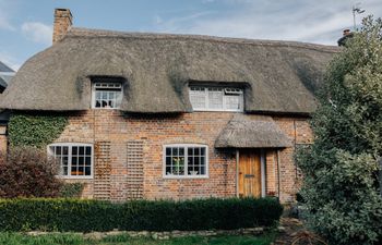 Thatched Roof Romance Holiday Cottage