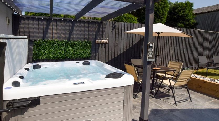 Photo of 2 Bed in Newport