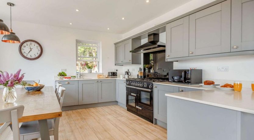 Photo of 4 Bed in Aberdovey