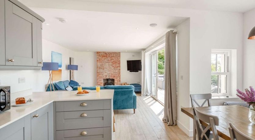 Photo of 4 Bed in Aberdovey