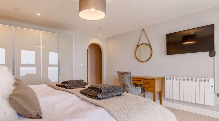 Photo of 4 Bed in Westward Ho