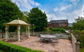 Photo of 4 Bed in Newtown