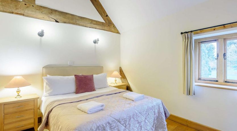 Photo of 4 Bed in Bettws Cedewain