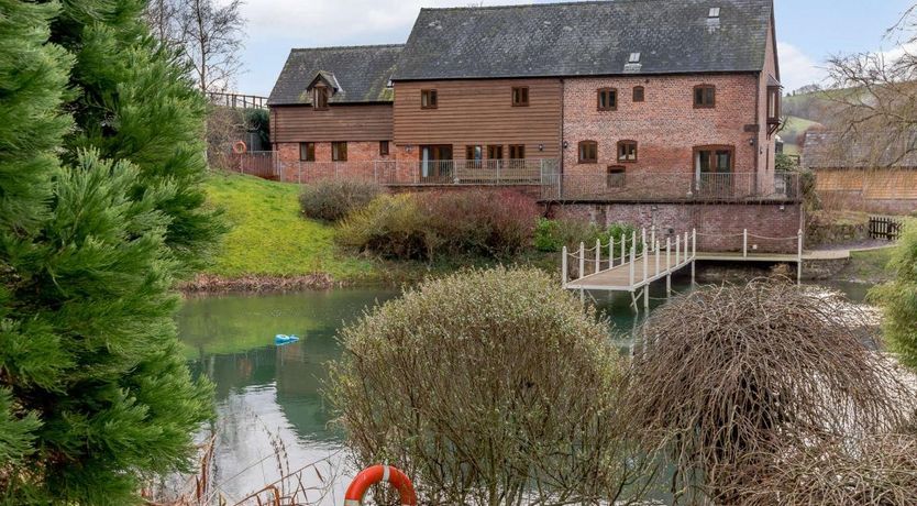 Photo of 4 Bed in Bettws Cedewain
