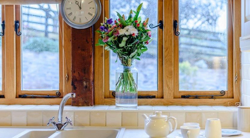 Photo of 4 Bed in Bettws Cedewain