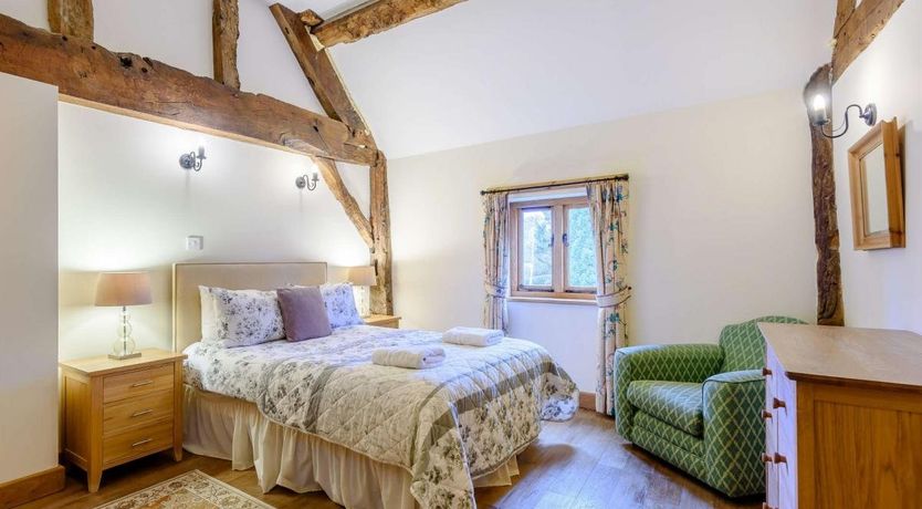 Photo of 4 Bed in Bettws Cedewain