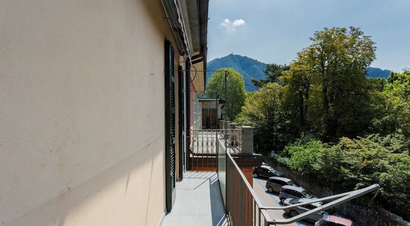 Photo of Steps to the Lake