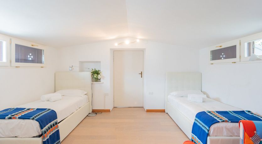 Photo of Picture A Lake