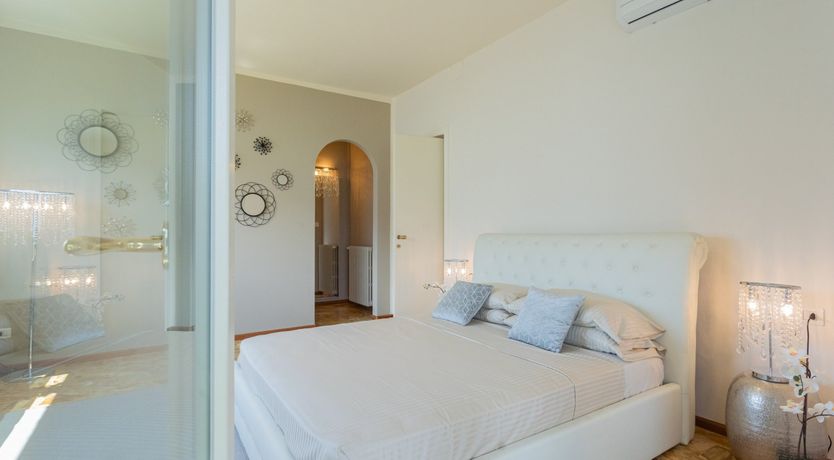 Photo of Picture A Lake