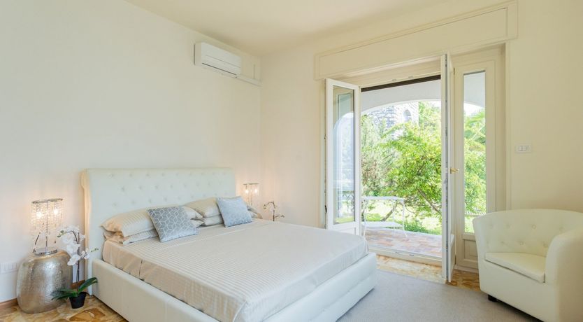 Photo of Picture A Lake