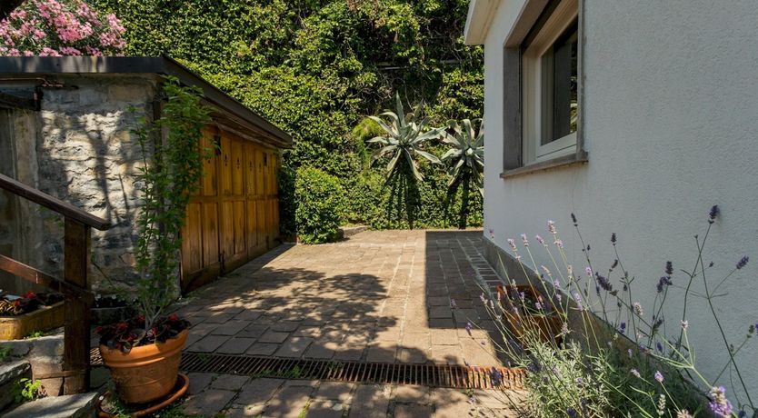 Photo of Picture A Lake