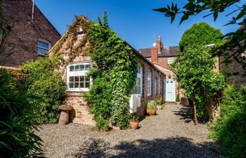 Moat & Gate Holiday Cottage