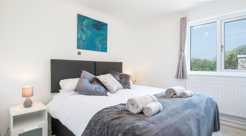 Photo of 2 Bed in Pembroke