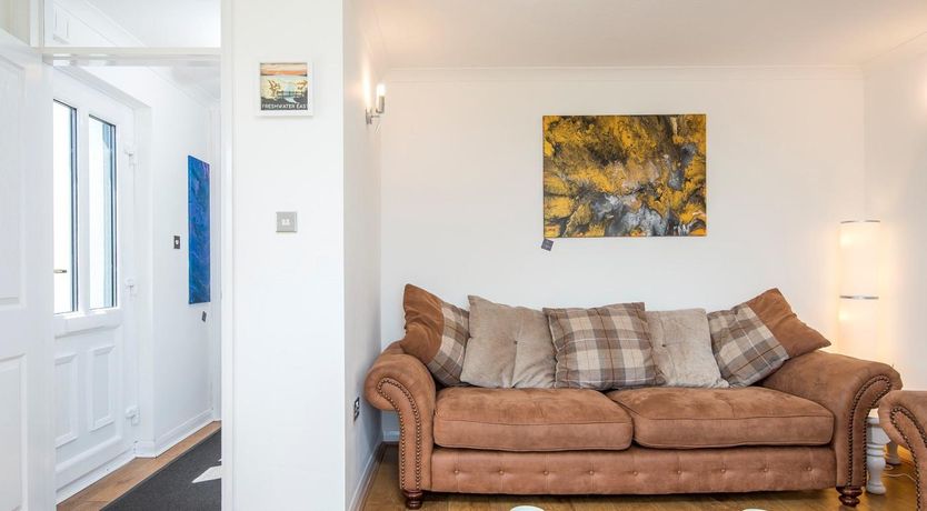 Photo of 2 Bed in Pembroke