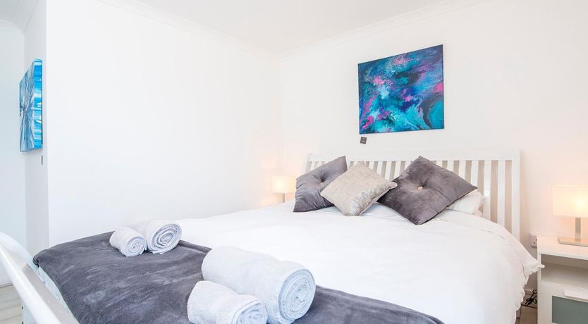 Photo of 2 Bed in Pembroke