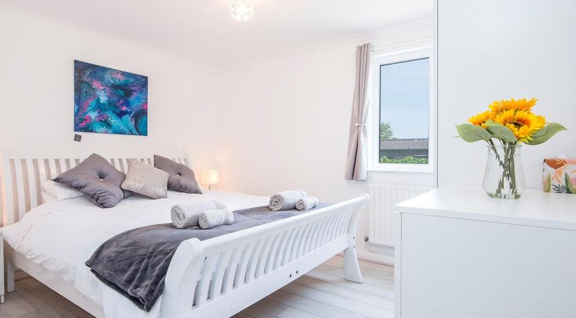 Photo of 2 Bed in Pembroke