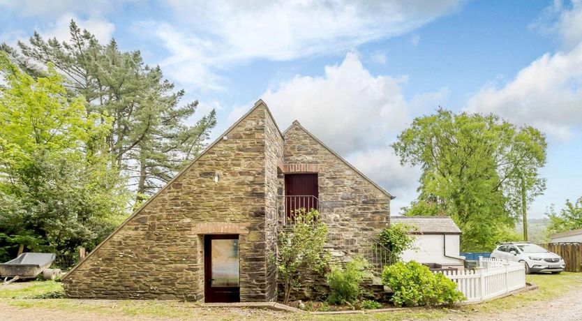 Photo of 2 Bed in Login