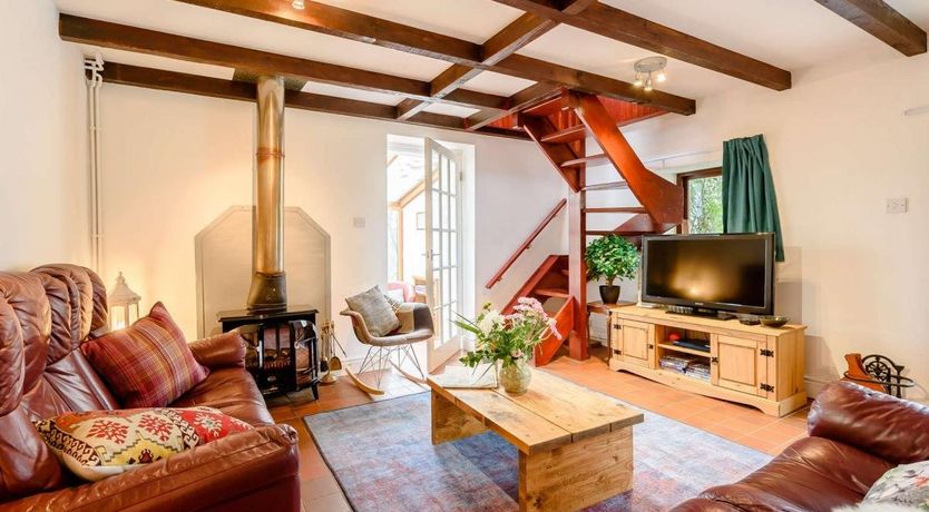 Photo of 2 Bed in Login