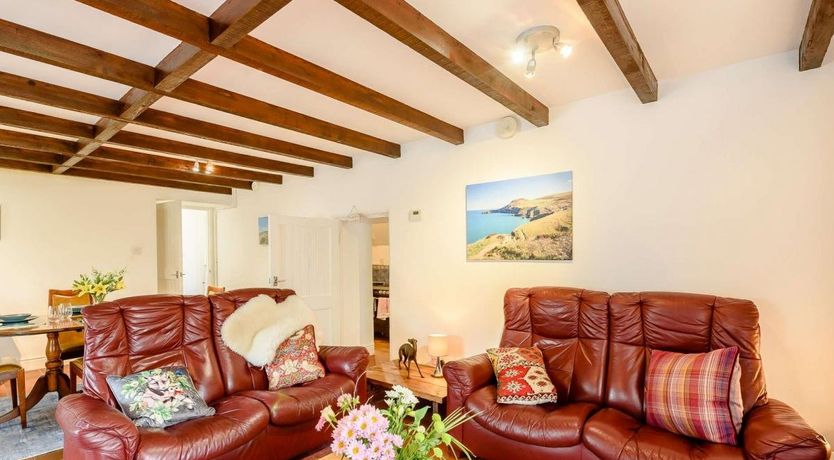 Photo of 2 Bed in Login