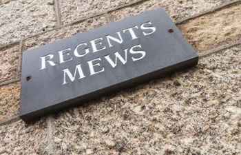 1 Regents Mews Holiday Cottage