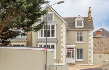 The Snug Holiday Cottage