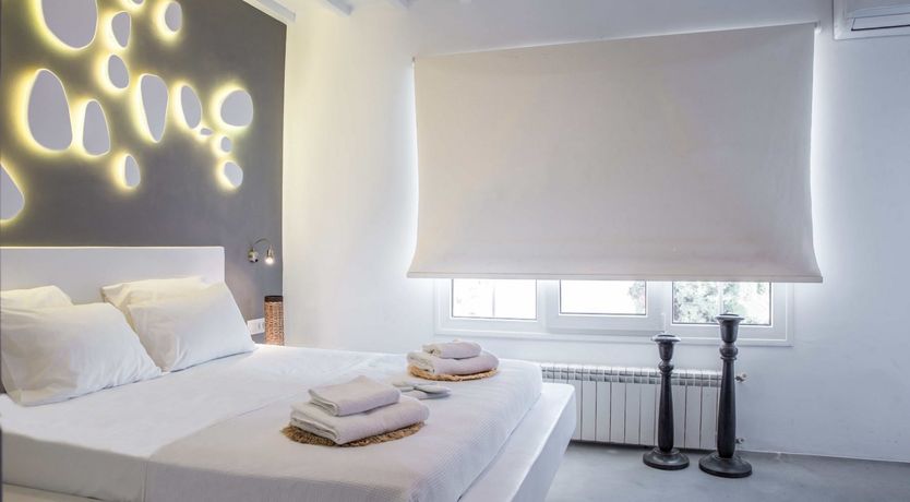 Photo of Zeus’ Kiss