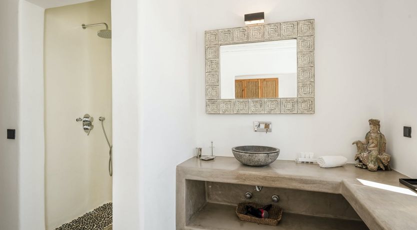 Photo of Zeus’ Kiss