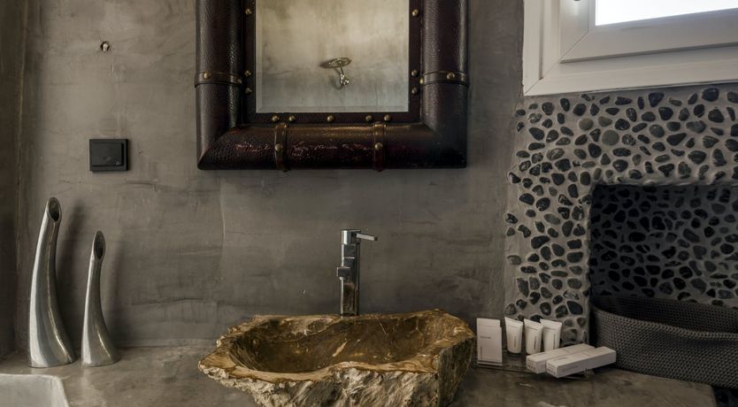 Photo of Zeus’ Kiss