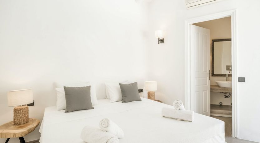 Photo of Zeus’ Kiss