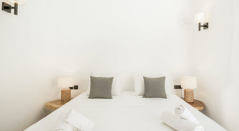 Photo of Zeus’ Kiss