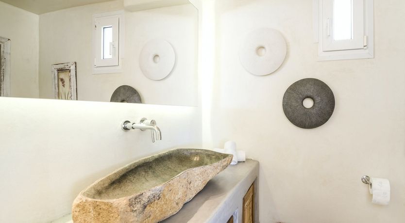 Photo of Zeus’ Kiss