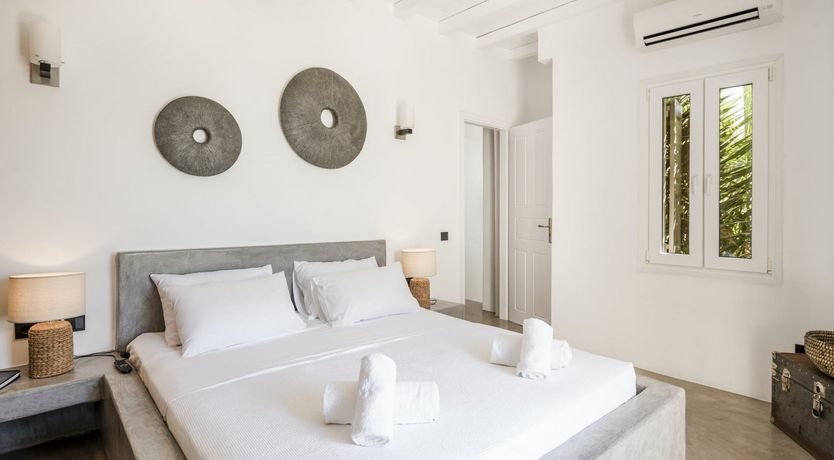 Photo of Zeus’ Kiss