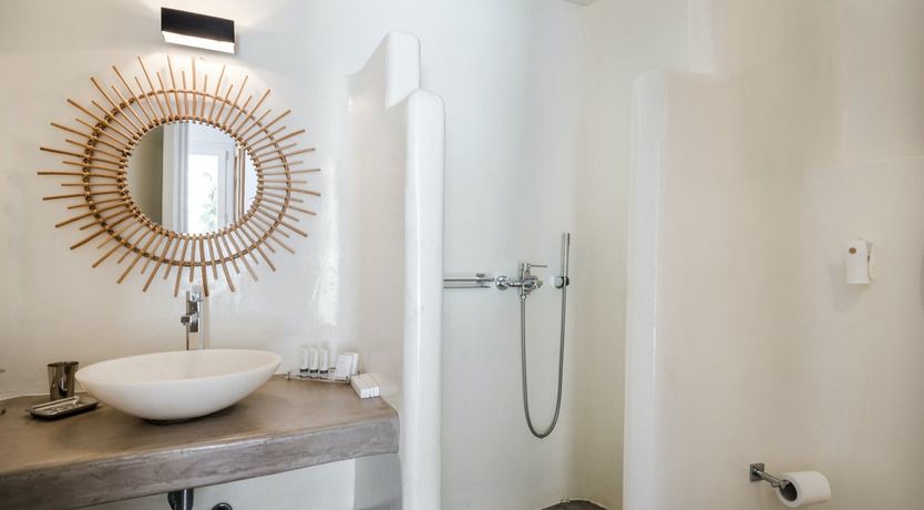 Photo of Zeus’ Kiss