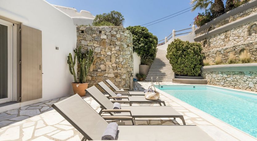 Photo of Zeus’ Kiss