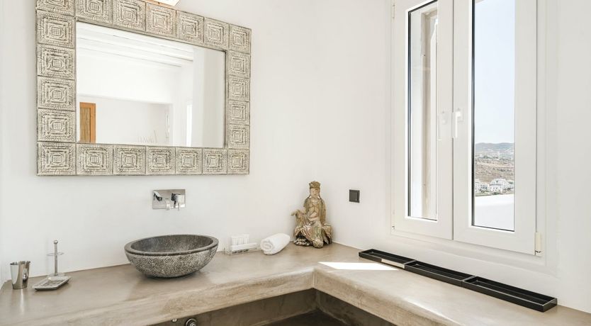 Photo of Zeus’ Kiss