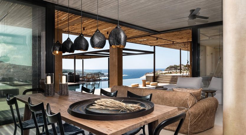 Photo of The Mountain Hugger