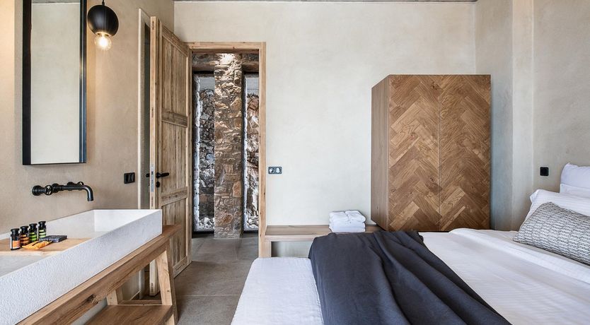 Photo of The Mountain Hugger