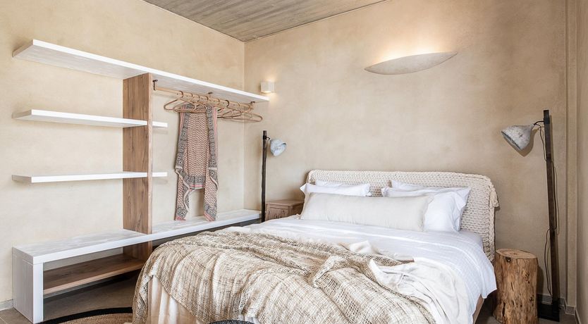 Photo of The Mountain Hugger