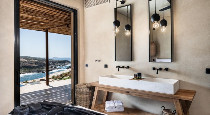 Photo of The Mountain Hugger