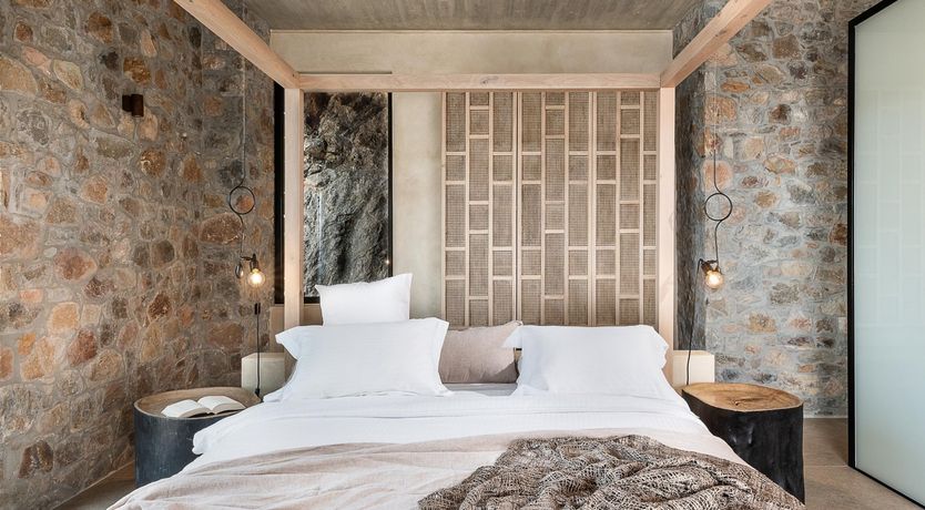 Photo of The Mountain Hugger