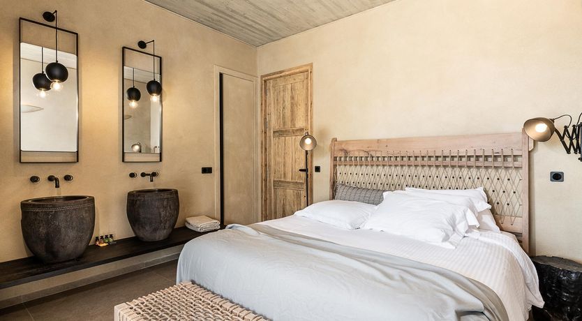 Photo of The Mountain Hugger