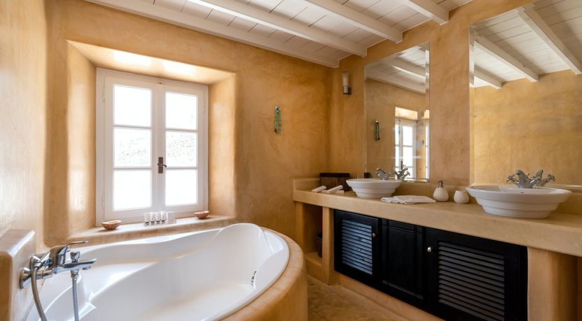 Photo of The Duchess of Mykonos