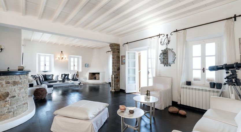 Photo of The Duchess of Mykonos