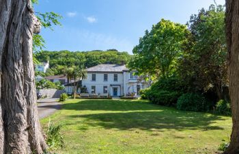 Bloomfield House Holiday Cottage