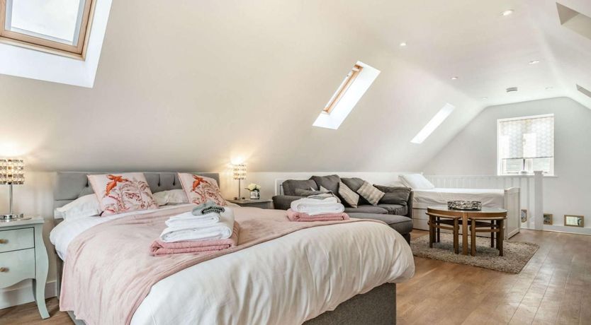 Photo of 2 Bed in Trowbridge