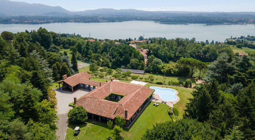 Photo of Between The Lakes