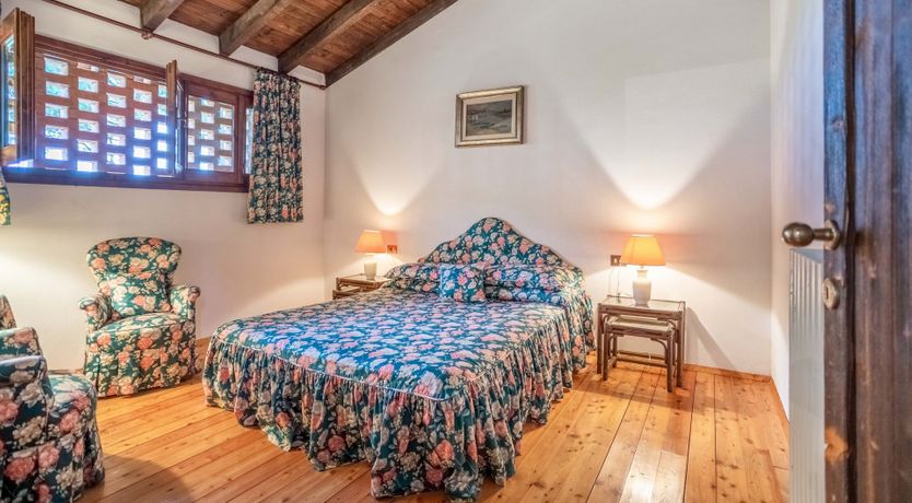 Photo of Between The Lakes