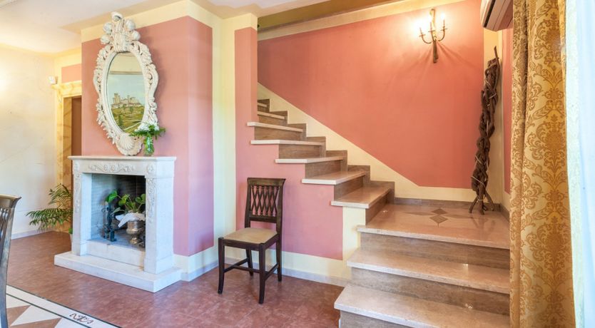 Photo of Heraldic Crest